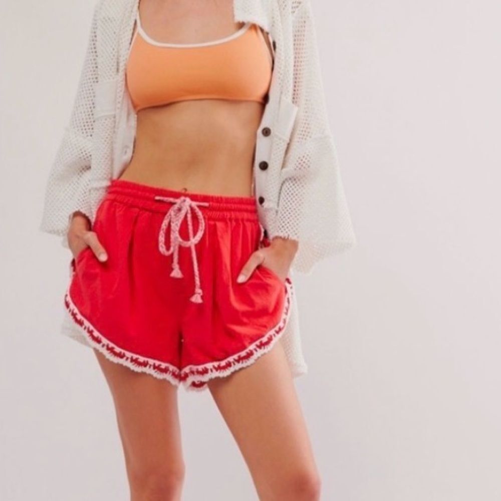 Free People Coastal Cruise, Pull on shorts, Dolphin hem, Crochet trim